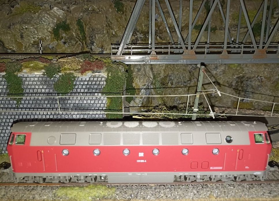 Locomotiva diesel BR 119

Model din gama Piko Expert.

In realitate,