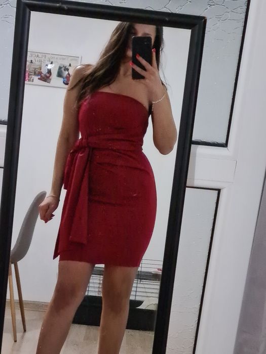 Червена елегантна рокля – чисто нова, не е носена