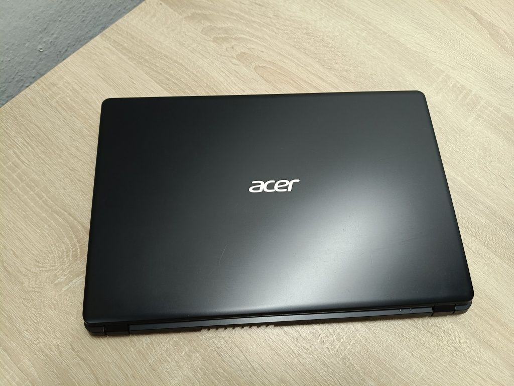 Ноутбук Acer. Core i3-6/DDR4 8Gb/SSD/HDD
