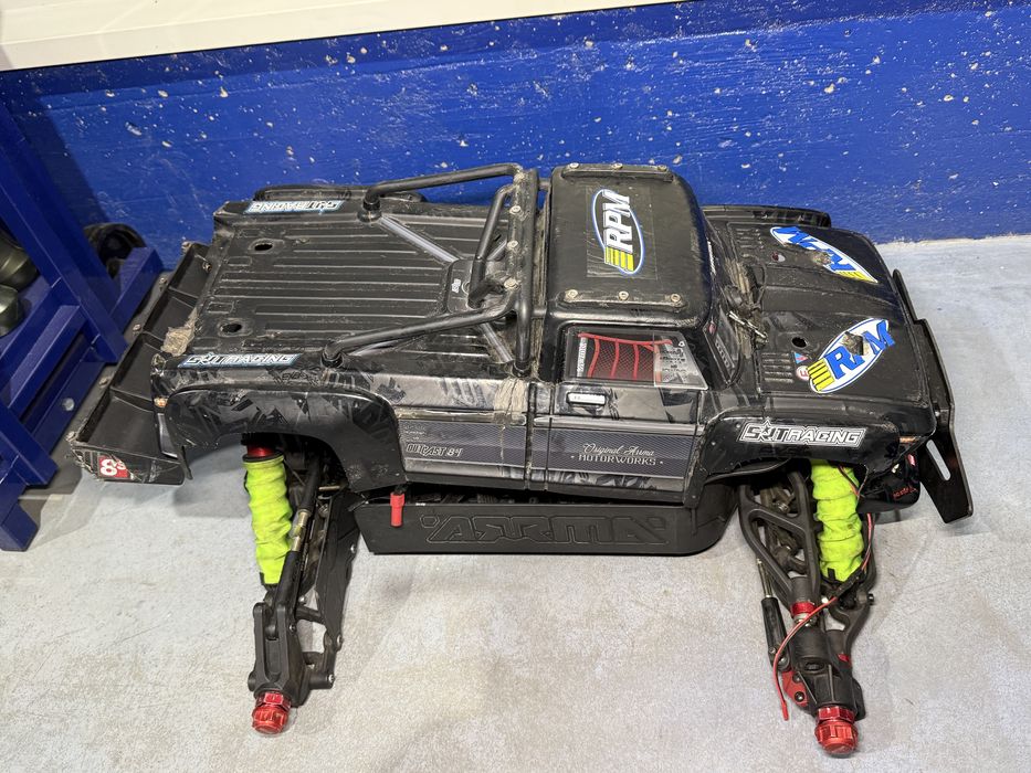 Arrma Outcast 8s EXB