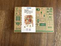DIY house Миниатюрен модел на стаичка с библиотека за сглобяване