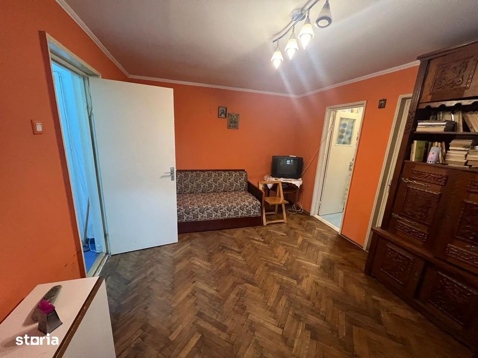 oferrta de inchiriat cu 2 camere tiglina 2 et 4/4 pret 1400 lei