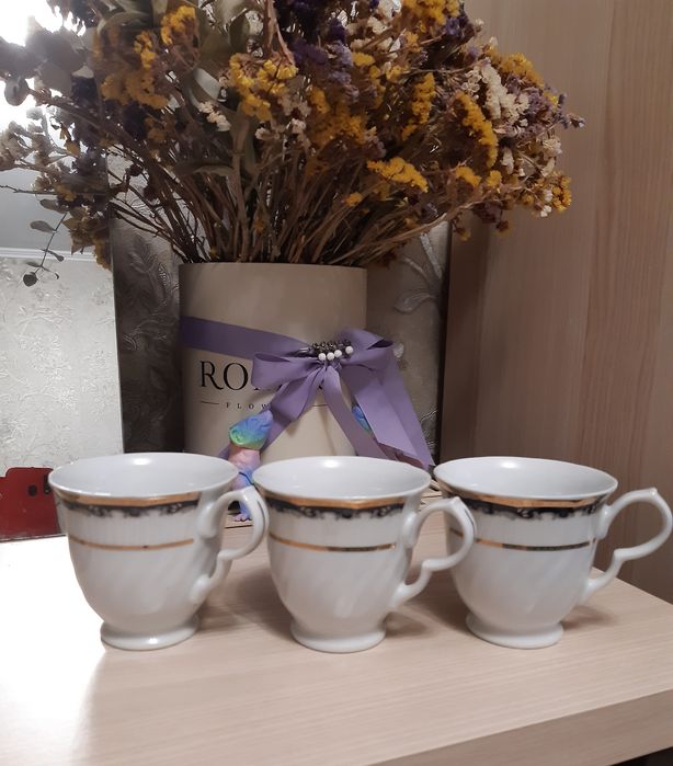 Чайные чашки. Селёдочница. Салатницы