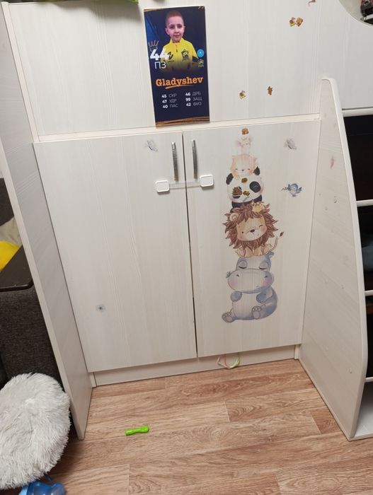 Кровать-чердак со шкафом