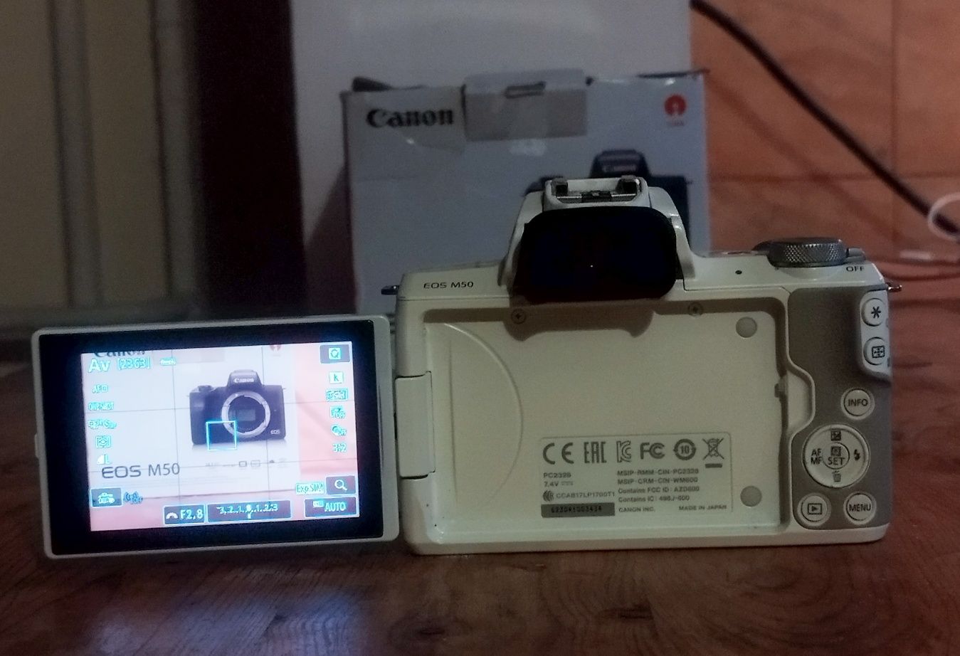 Canon M50 + обектив Canon EF 40mm 2.8 STM