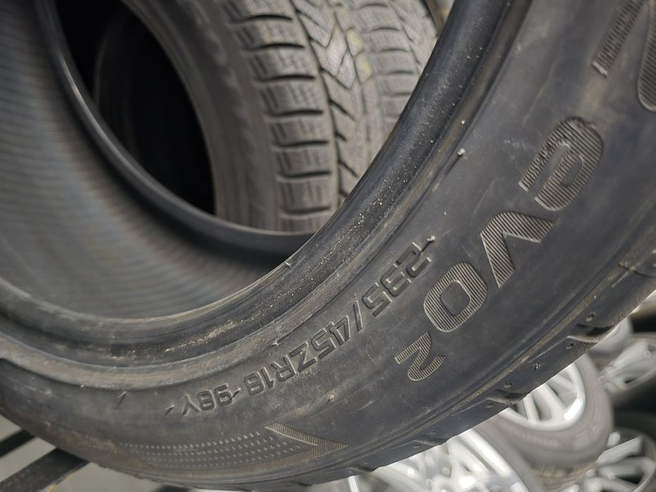 2 Броя 235/45/18 Hankook 6mm