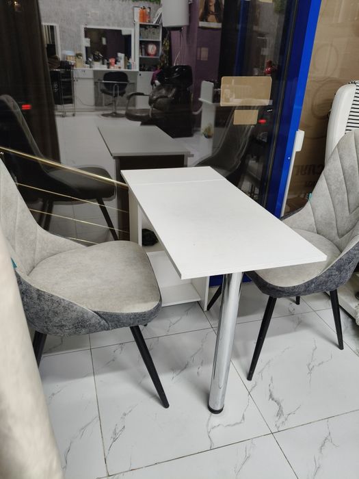 Сдам Манкюрный столики кушетку