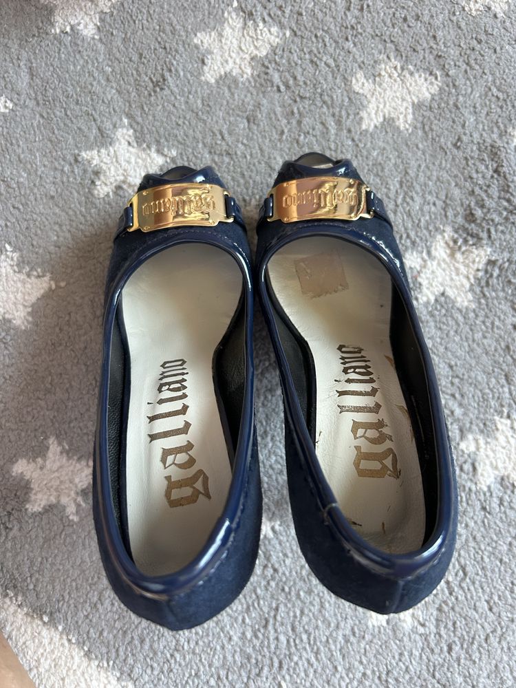 Обувки Galliano