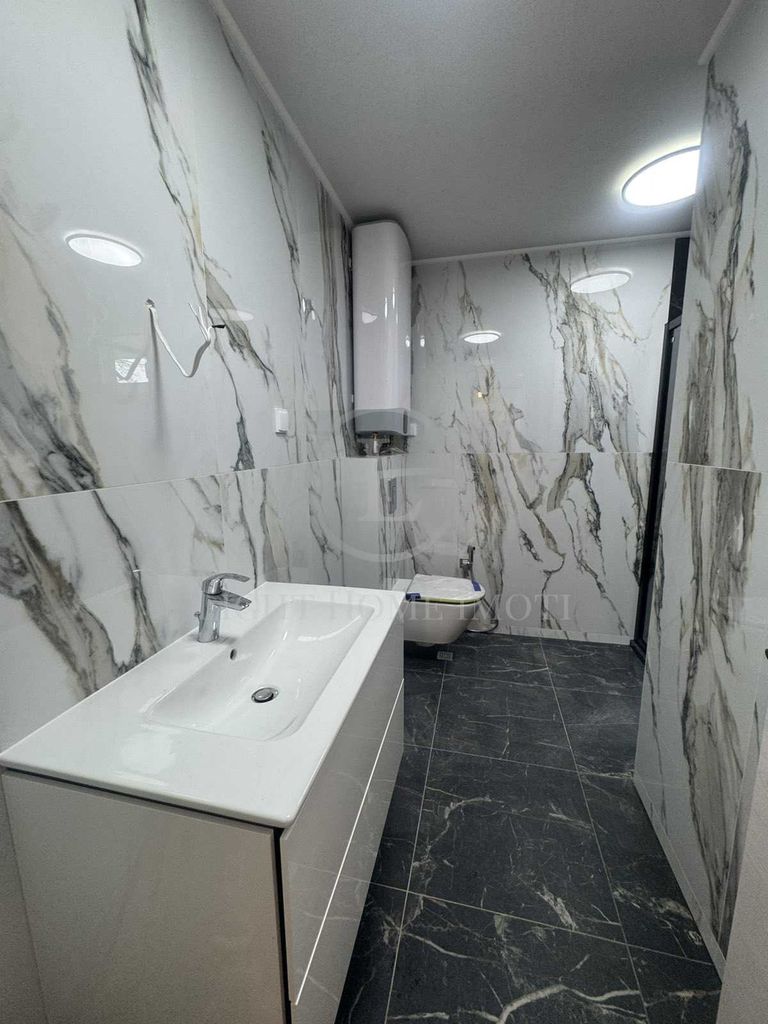 Продава се Тристаен апартамент в Пловдив, Христо Смирненски - 136 кв.м за 1434 €/кв.м - Снимка #9