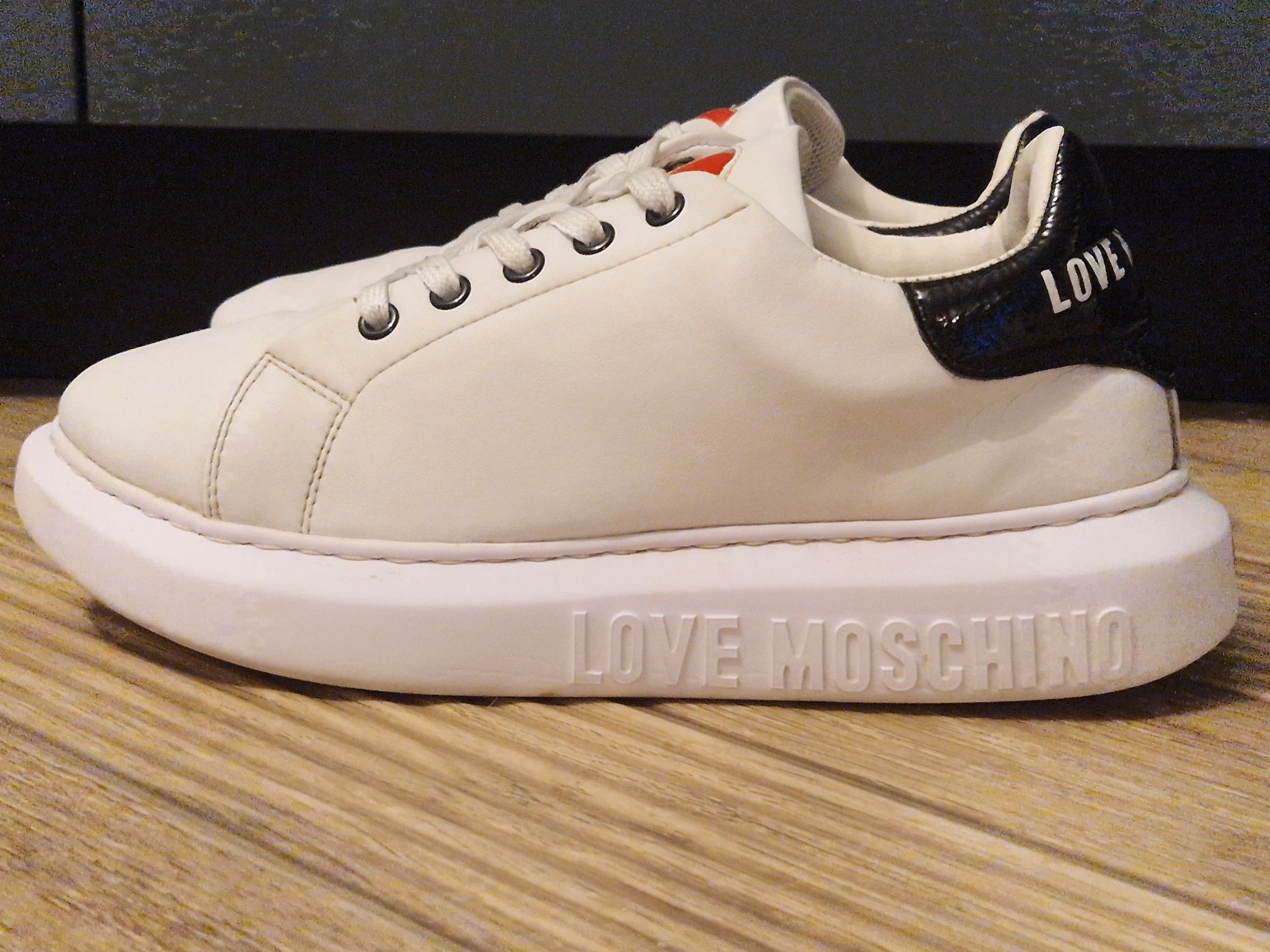 Оригинални дамски сникърси  LOVE MOSCHINO