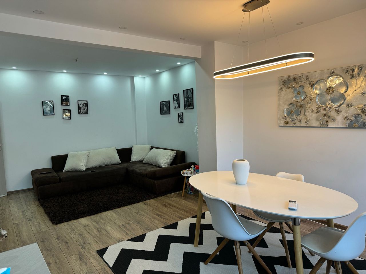 Дава се под наем Двустаен апартамент в Добрич, Център - 76 кв.м за 408 € - Снимка #5