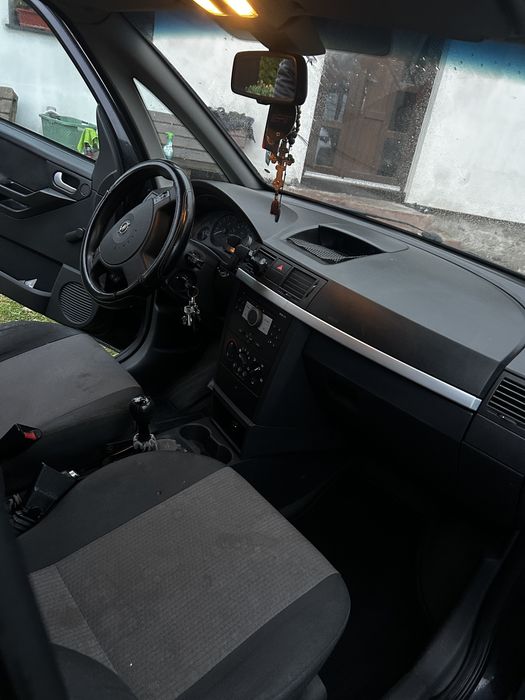 Vând Opel Meriva an 2005