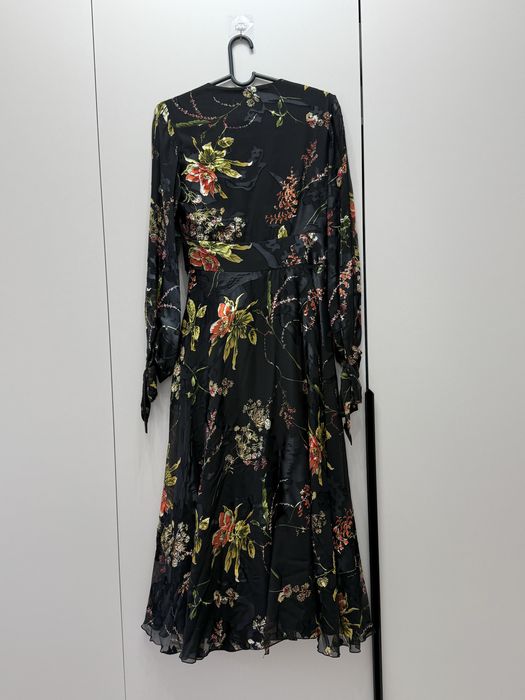 Платье черная с цветочным принтом