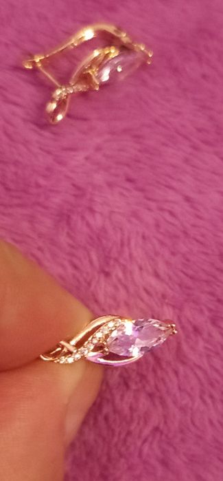 Cercei auriu cu zirconiu foarte frumoasi