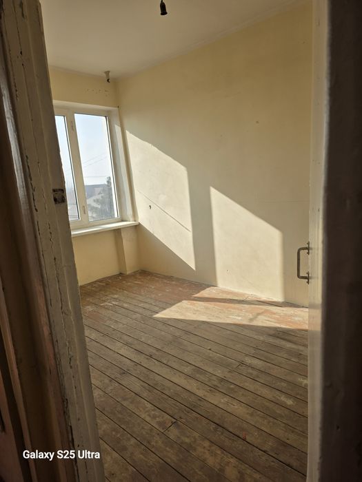 Асакада милий банк йонида 1дом 2 хона газ сув  свети зур иссик