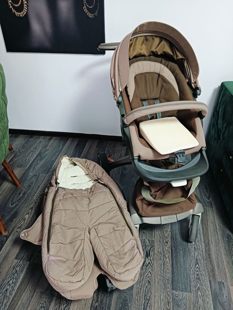 Vând cărucior Stokke  V4 2 in 1