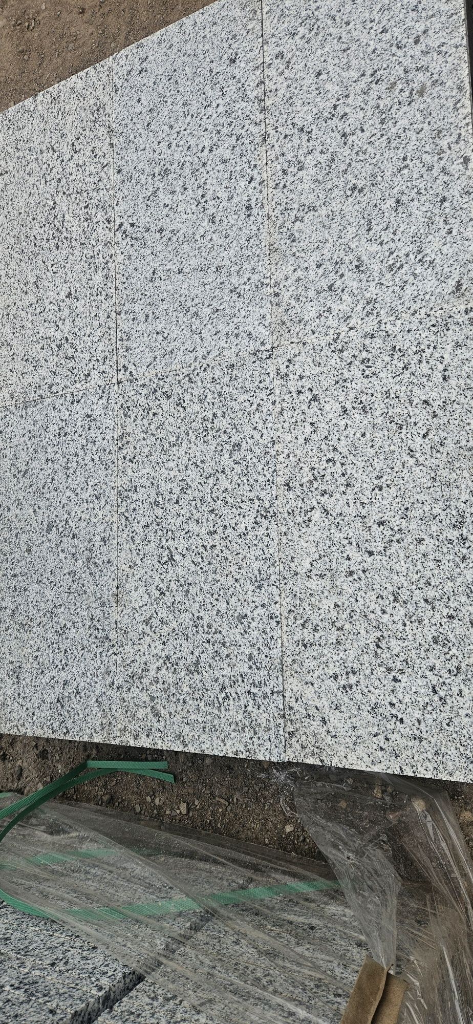 Продавам гранит 60x30х2  термолющен
