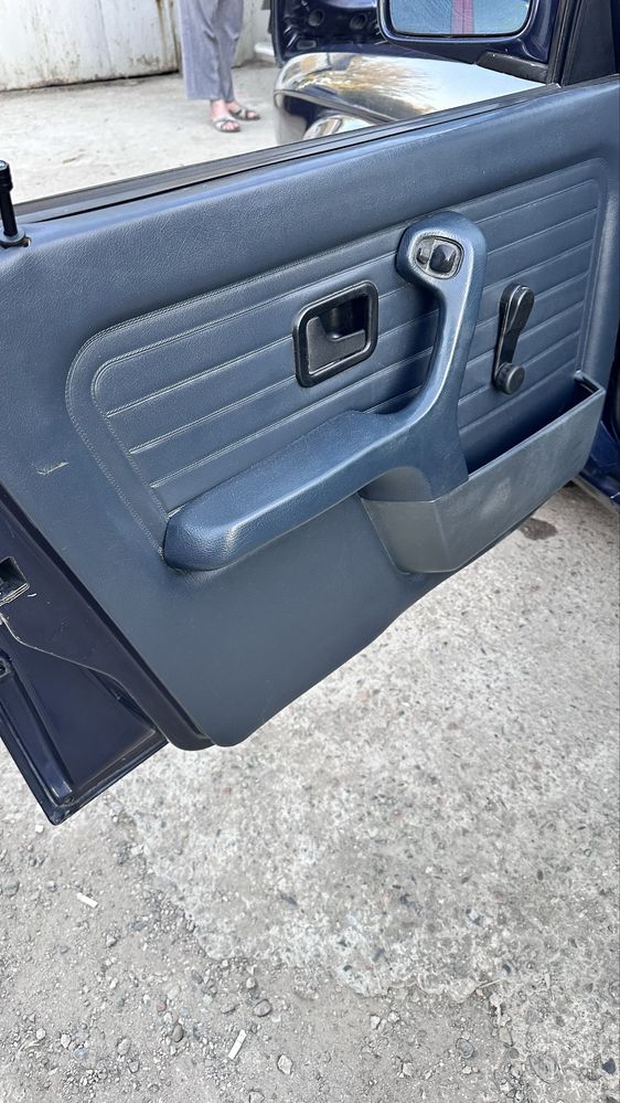 BMW E30 sedan 1987 год
