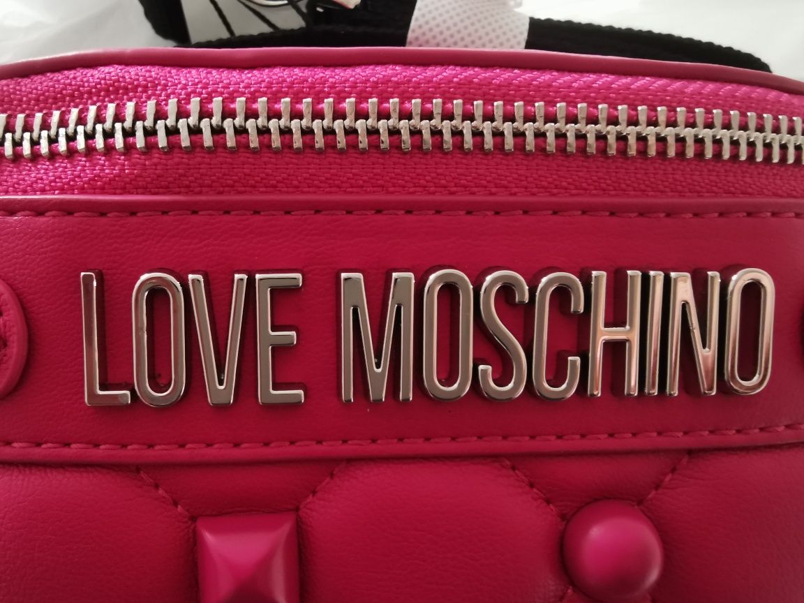 Love Moschino оригинална чанта за кръста