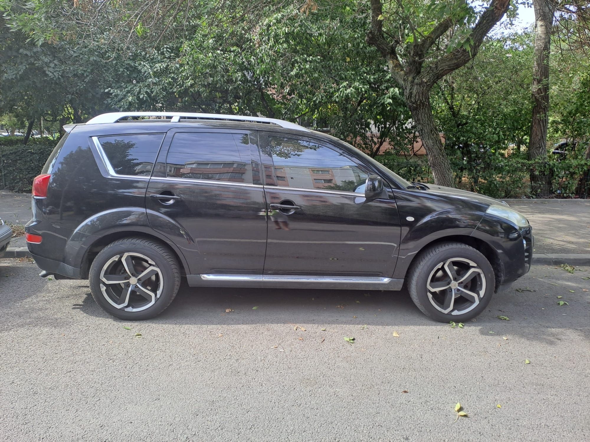 Vând auto Peugeot4007,4×4,7 locuri,4700euro