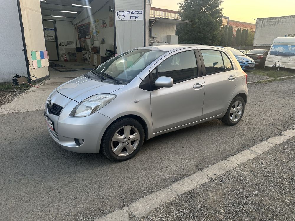 Vand Toyota Yaris Automata