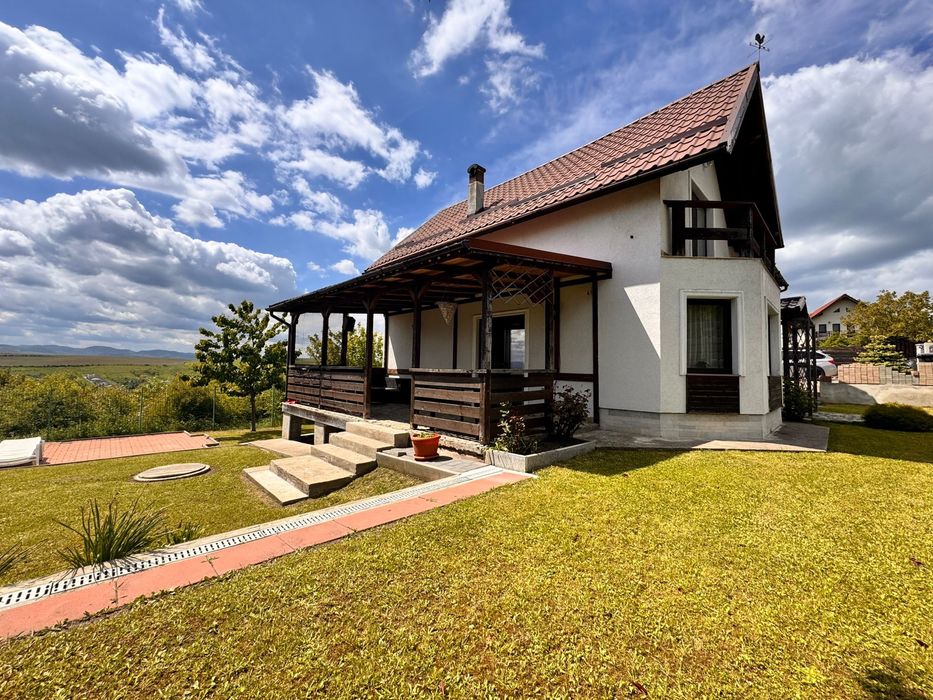 Casa individuala cu acces privat + teren 500 mp