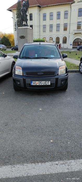 Vând Ford Fusion