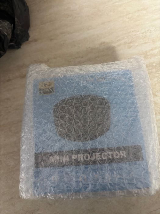 Proiector nou în cutie