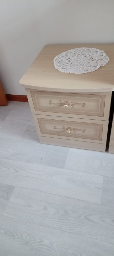 продам кровать и 2 тумбочки