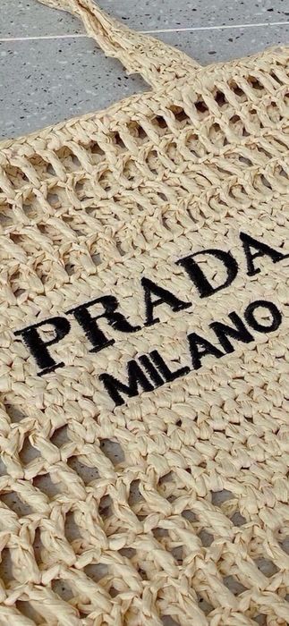 Geanta Prada, model 2026