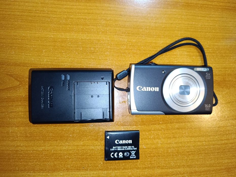 Aparat foto (defect) A2500, incarcator si baterie