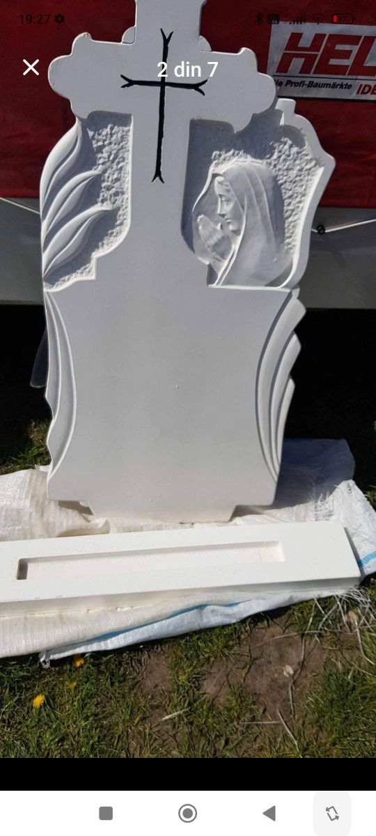 Monumente din praf de marmura