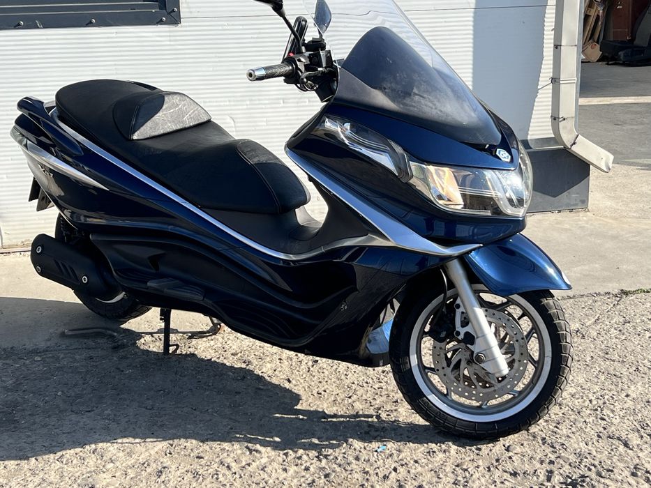 Scuter Piaggio X10 125cm CAT B