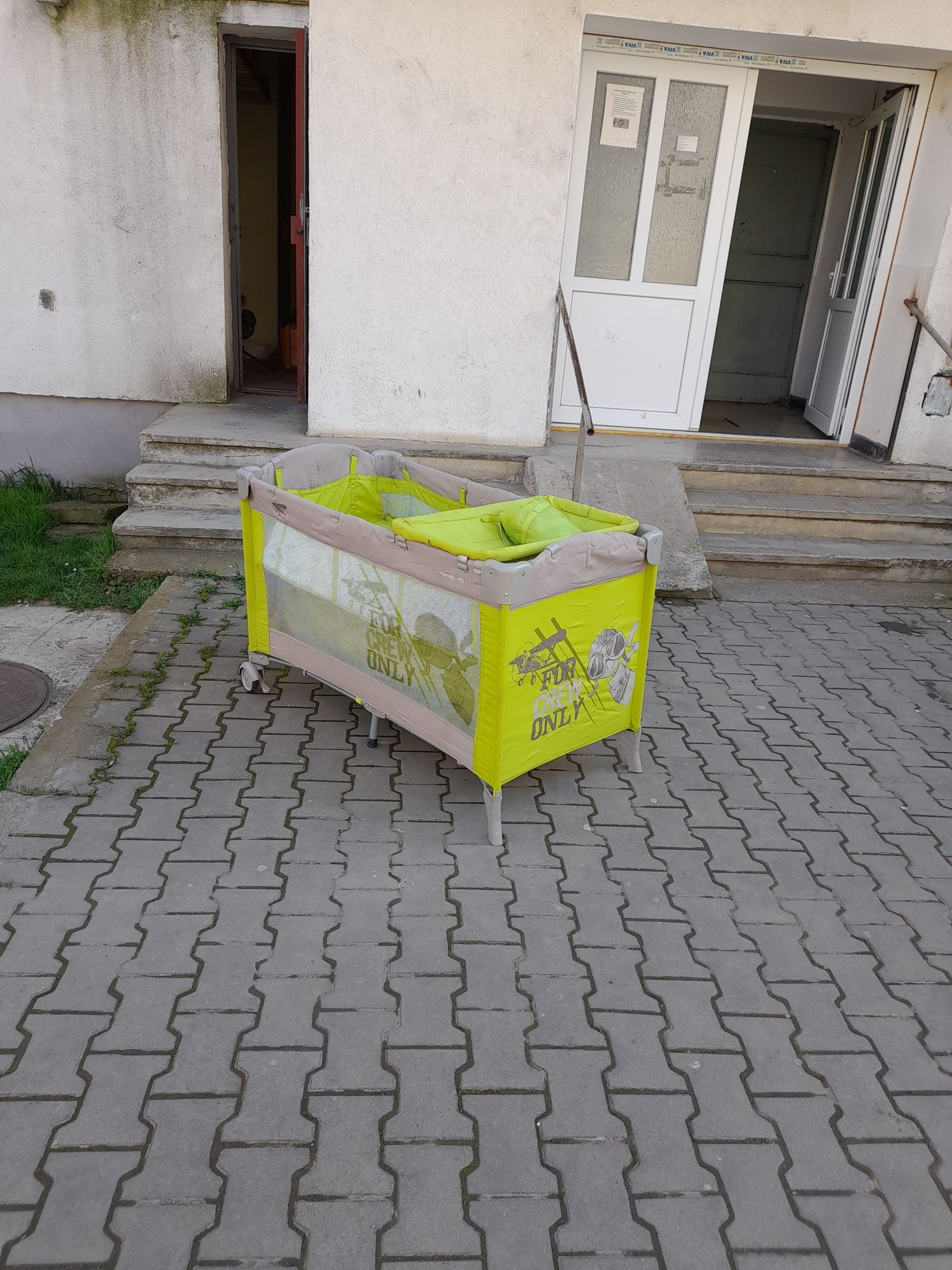 Vand pătuț de copil