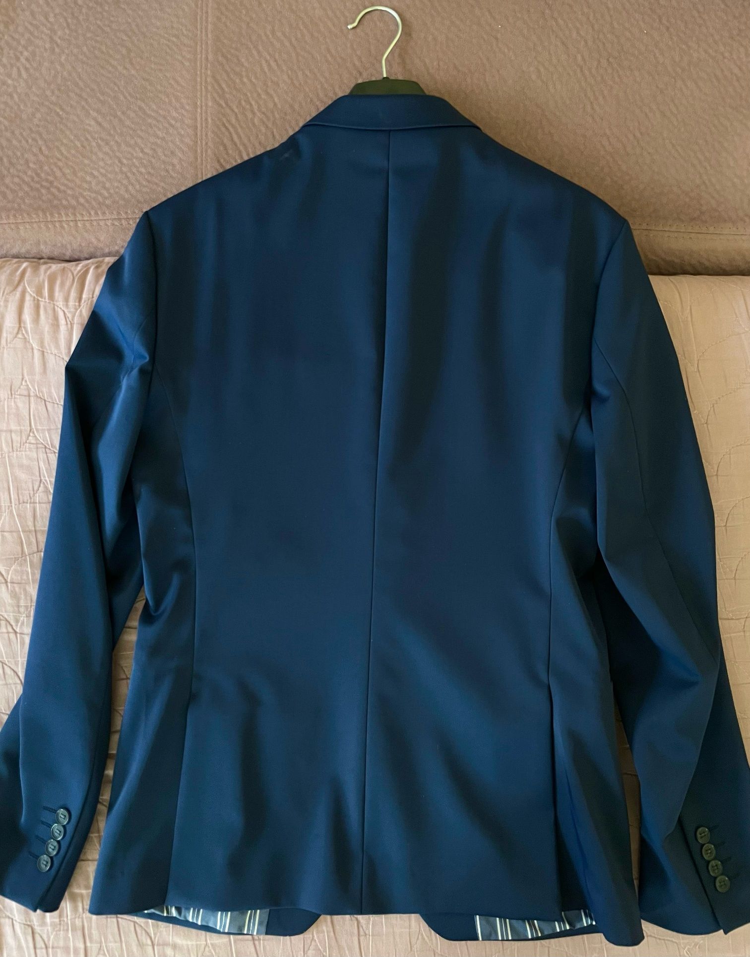 Официален мъжки костюм от Zara, комплект