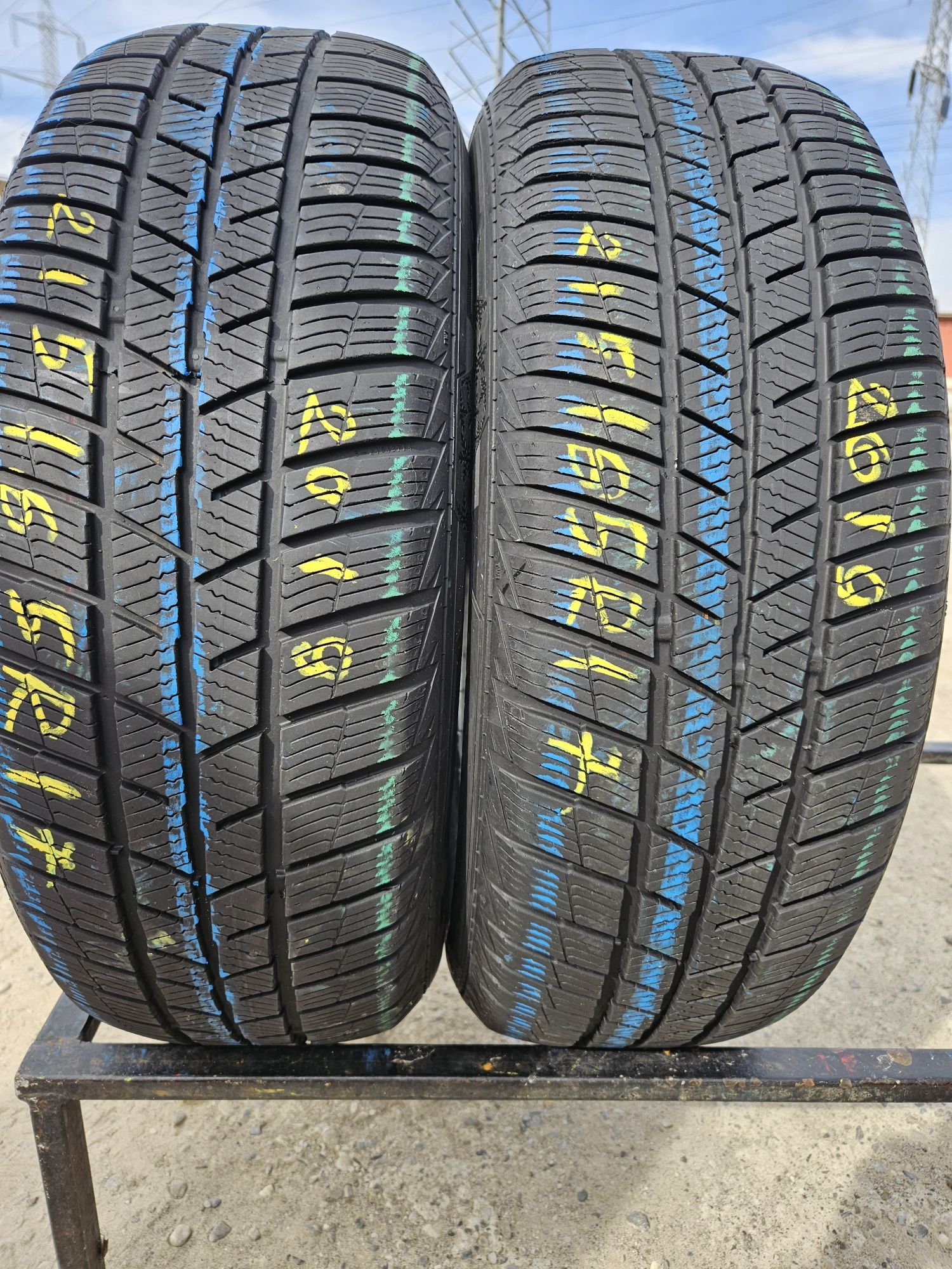 Vând anvelope iarna 215/65/17 215/65r17 BARUM