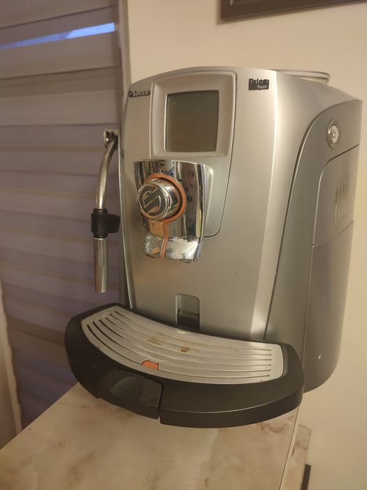 Кафе машина Делонги капучино -ECAM 23460s