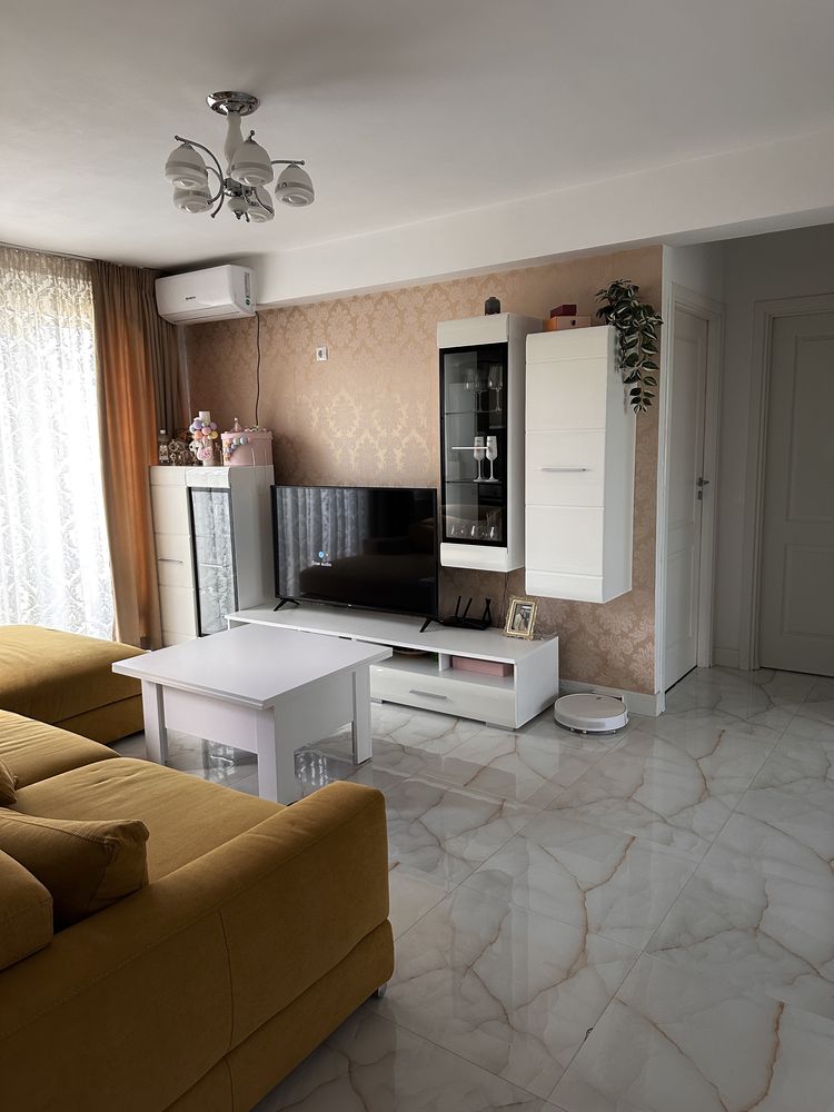 Vand apartament cu 2 camere , direct propietar , comision 0
