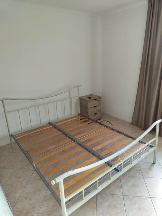 Se vinde pat de dormitor cu saltea!