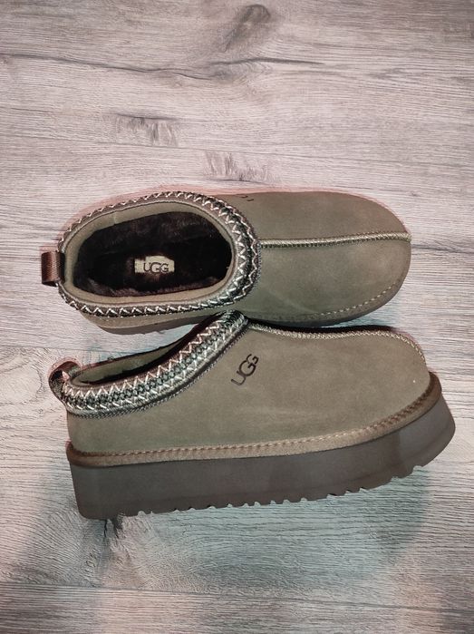 Vând Ugg marimea 40