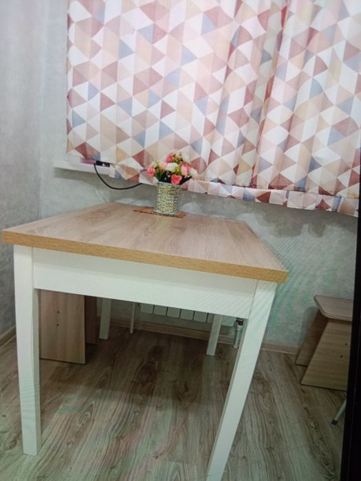 Кухонный стол в отличном состоянии