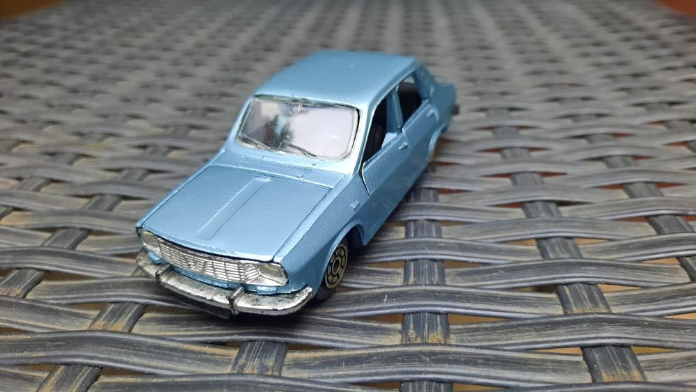 Macheta metalica renault 12 made in france scara 1/43