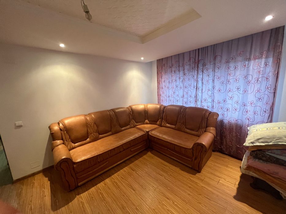 Vând apartament în Rovinari