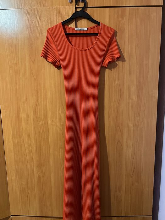 Новые платья в отличном состоянии