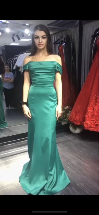 Продам шикарное фирменное платье ни разу не надевала с этикеткой