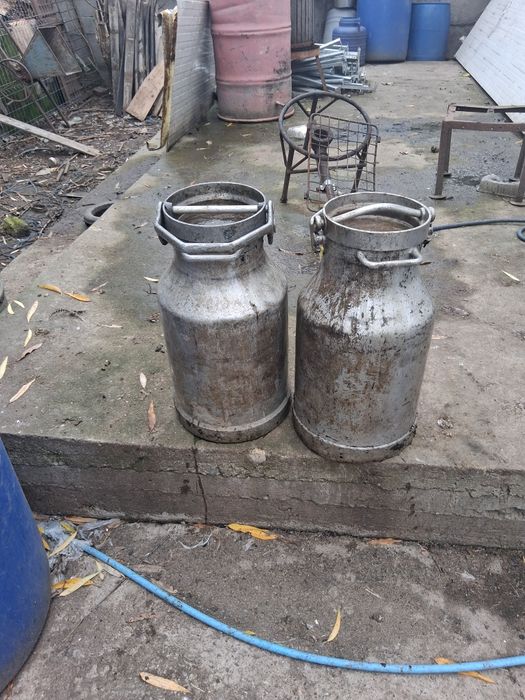 Sarma inginpata si 2 marmide aluminiu de 50 de litri