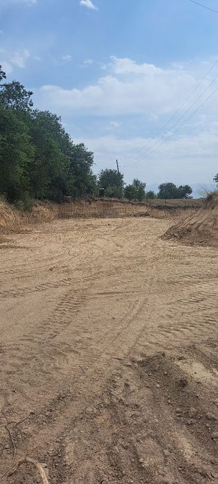 Ровный участок с видом на озеро