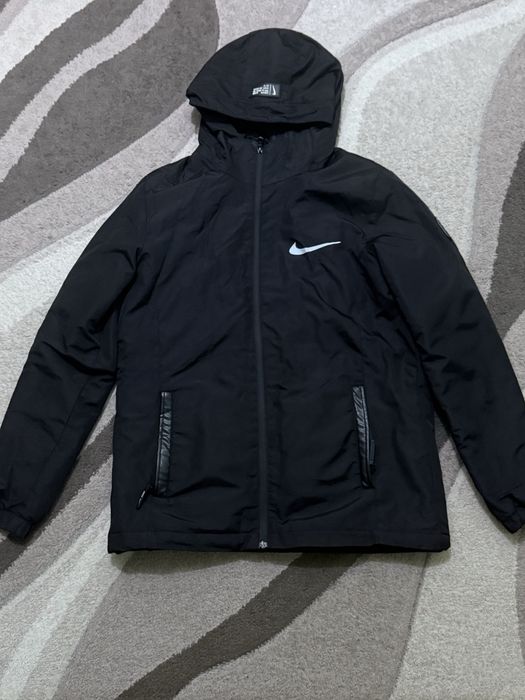 Nike яке ЗАПАЗЕНО!!!