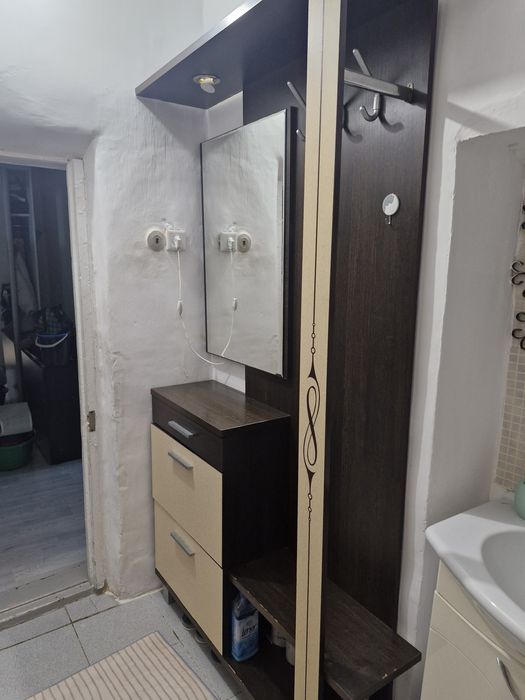 Прихожая ванная раковина