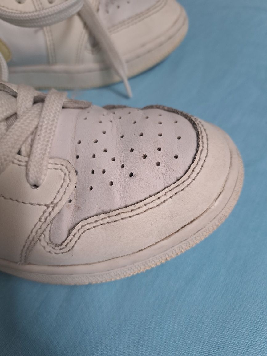Маратонки за момиче Nike Air Jordan